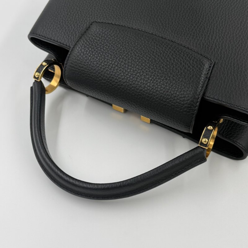 Louis Vuitton - 黑色牛皮花卉造型Capucines 手提肩背包╻MM-36