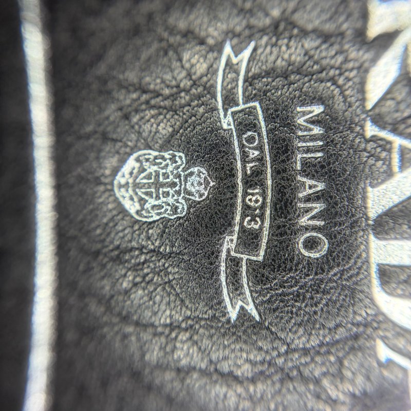 Prada（普拉達）經典荔枝紋牛皮月牙包-1