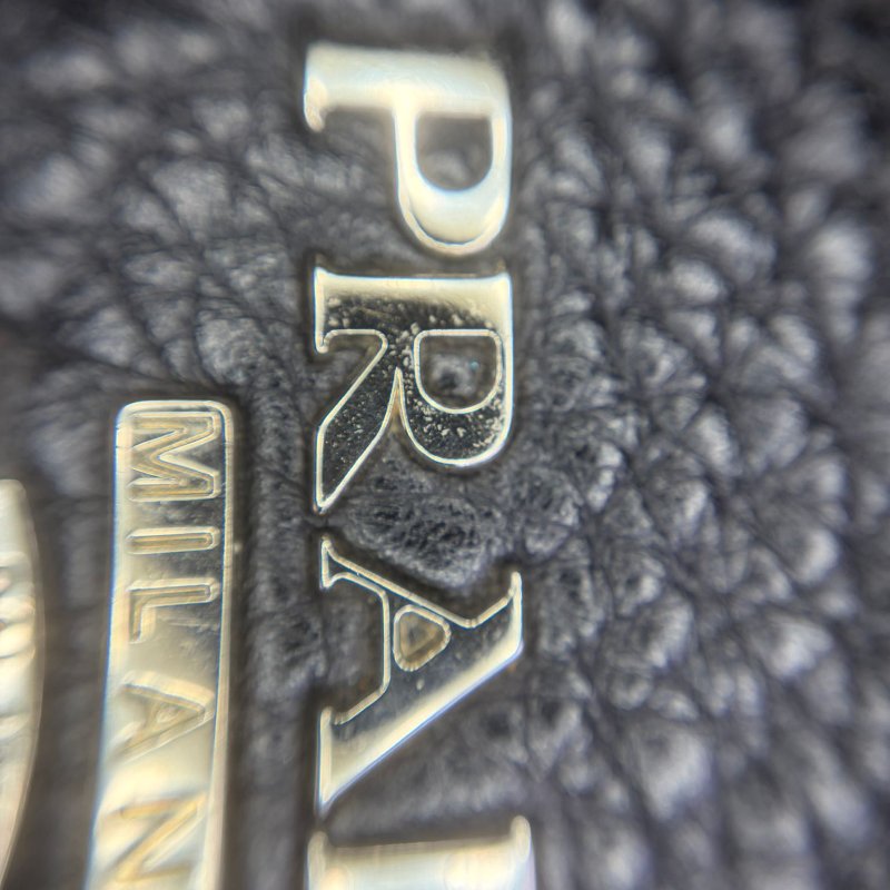 Prada（普拉達）經典荔枝紋牛皮月牙包-4