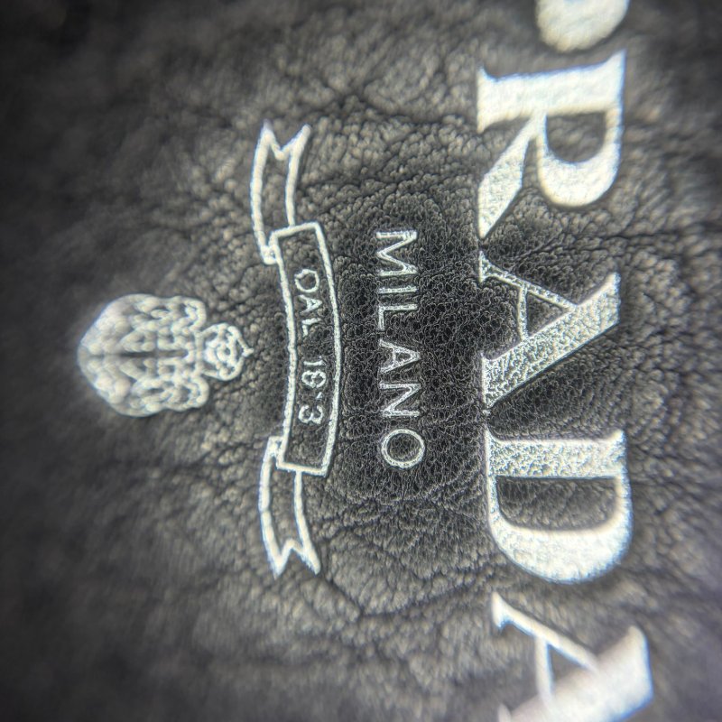 Prada（普拉達）經典荔枝紋牛皮月牙包-6