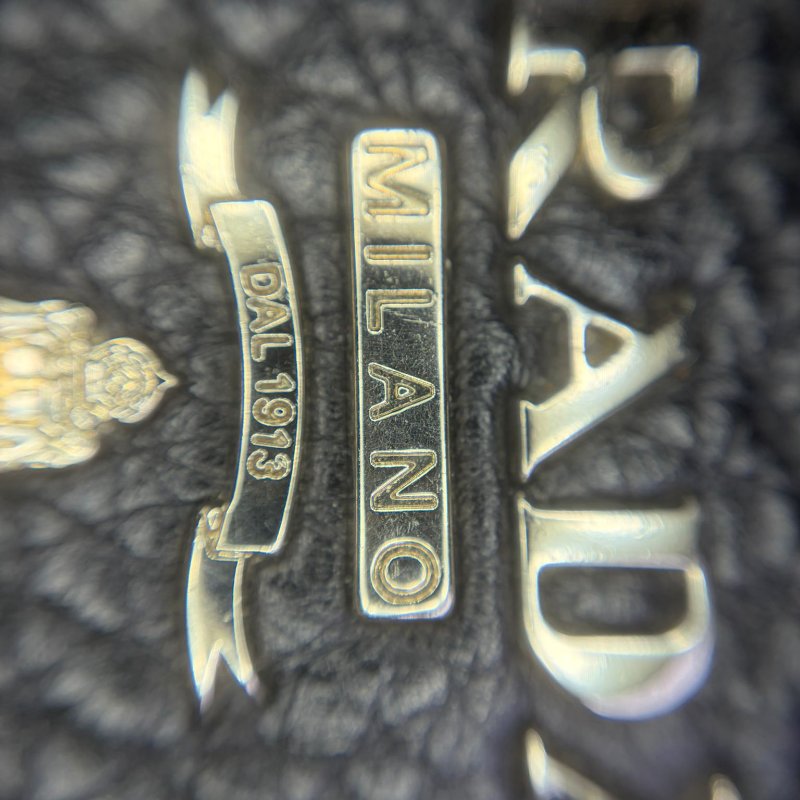 Prada（普拉達）經典荔枝紋牛皮月牙包-7