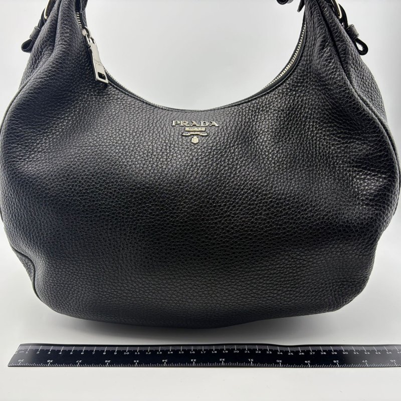 Prada（普拉達）經典荔枝紋牛皮月牙包-9