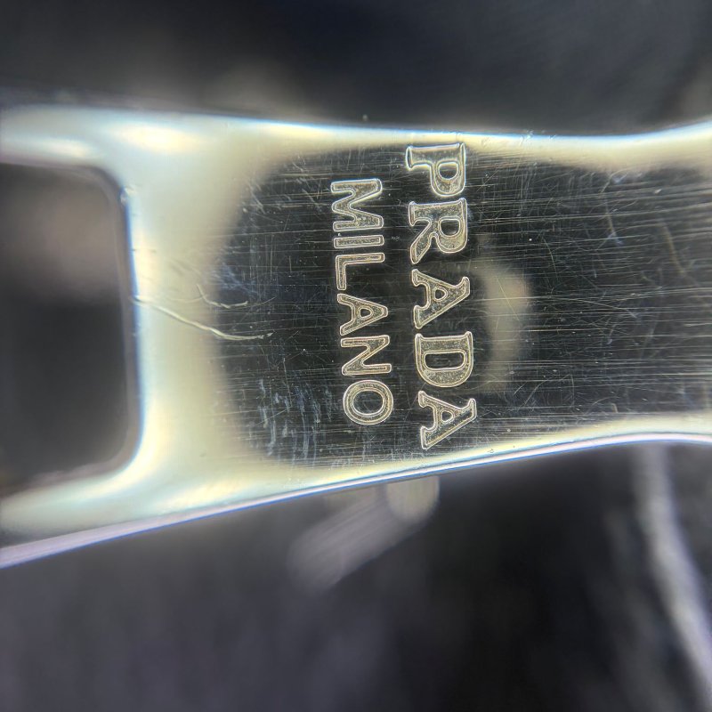 Prada（普拉達）經典荔枝紋牛皮月牙包-28