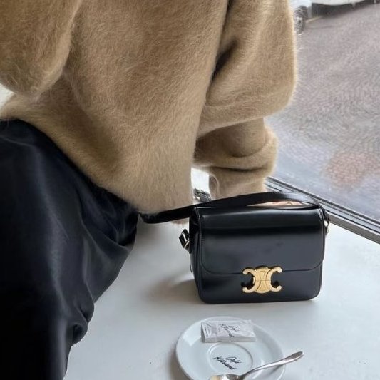 CELINE - 黑色金釦牛皮凱旋門TEEN TRIOMPHE斜背包╻小號-3