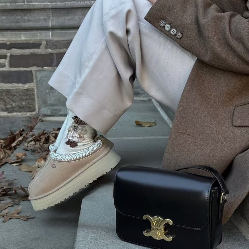 CELINE - 黑色金釦牛皮凱旋門TEEN TRIOMPHE斜背包╻小號-4