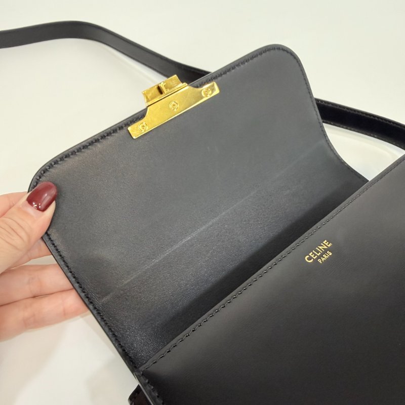 CELINE - 黑色金釦牛皮凱旋門TEEN TRIOMPHE斜背包╻小號-23