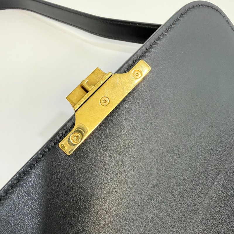 CELINE - 黑色金釦牛皮凱旋門TEEN TRIOMPHE斜背包╻小號-24