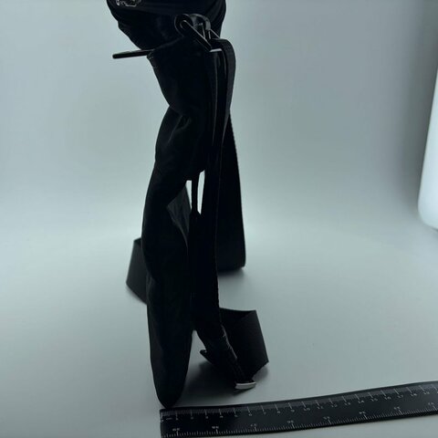 Prada（普拉達）經典尼龍斜挎包