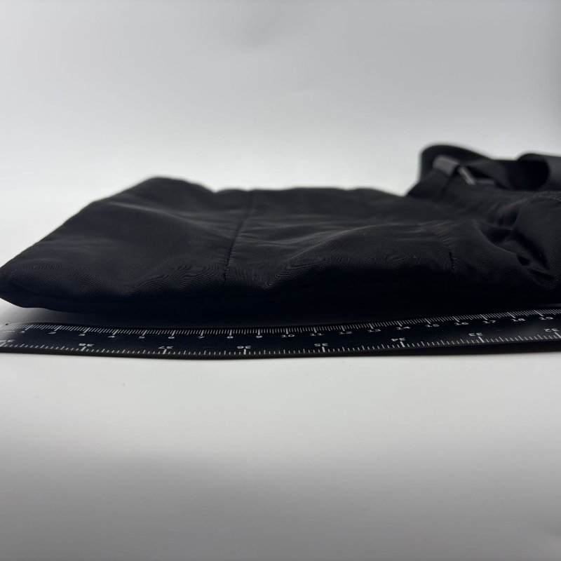 Prada（普拉達）經典尼龍斜挎包-2