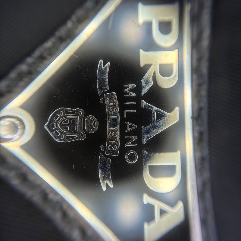 Prada（普拉達）經典尼龍斜挎包-3