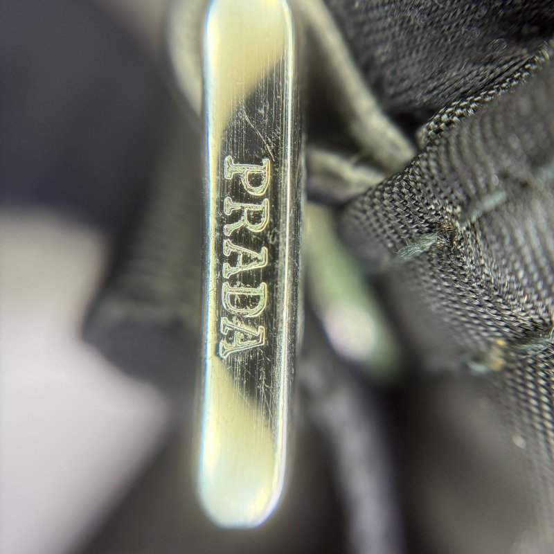 Prada（普拉達）經典尼龍斜挎包-10