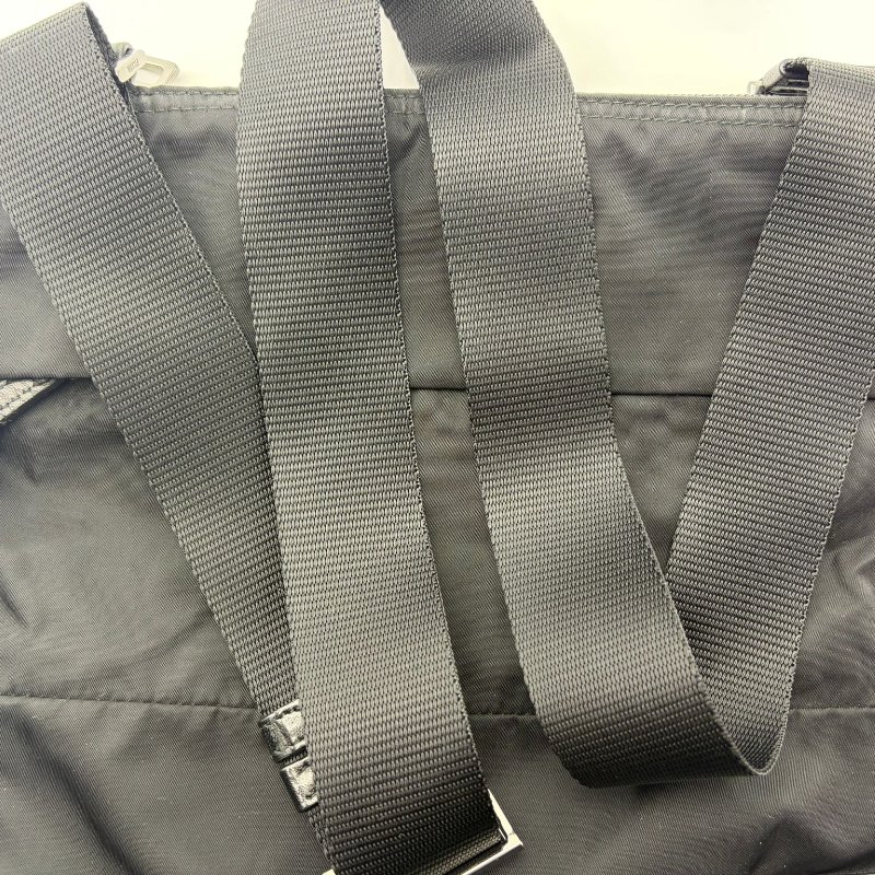 Prada（普拉達）經典尼龍斜挎包-15