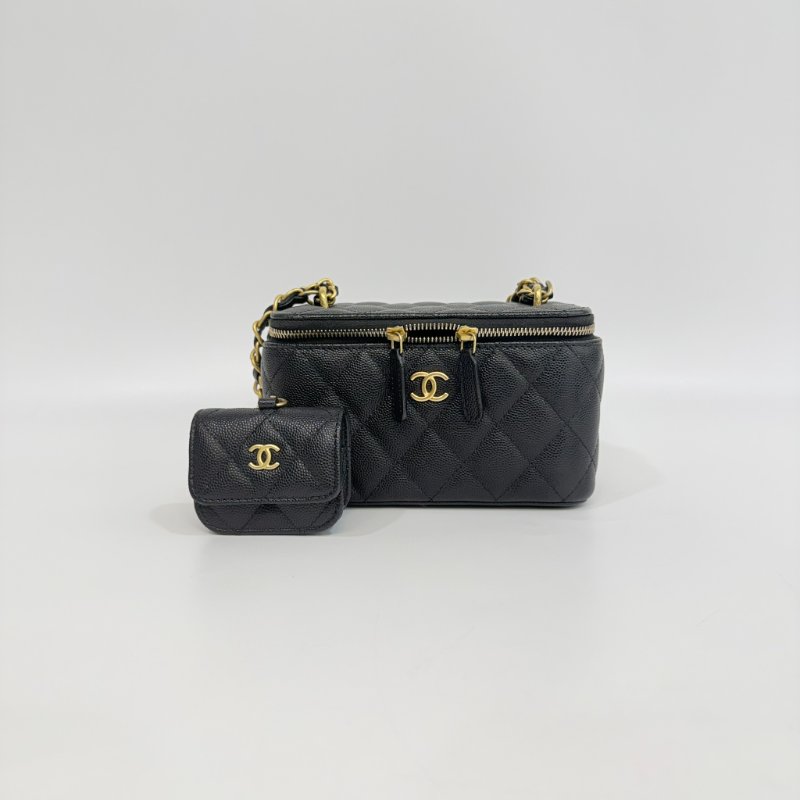 CHANEL  -  黑色金釦菱格粒紋牛皮吊飾長盒子-6