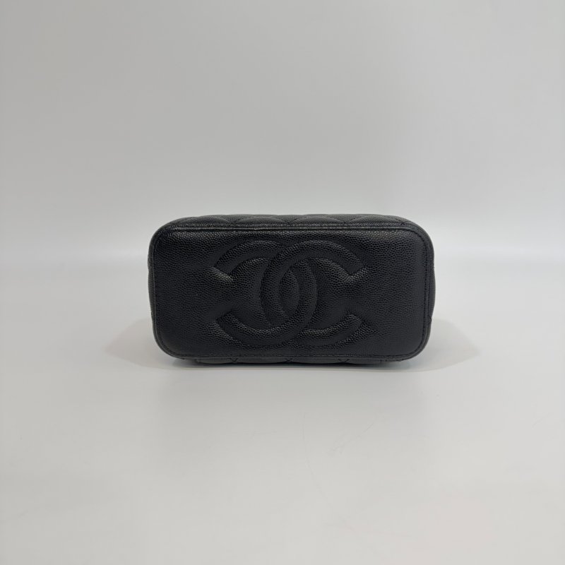 CHANEL  -  黑色金釦菱格粒紋牛皮吊飾長盒子-14