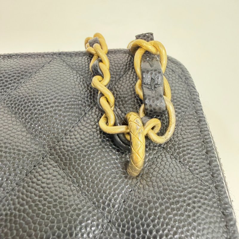 CHANEL  -  黑色金釦菱格粒紋牛皮吊飾長盒子-18