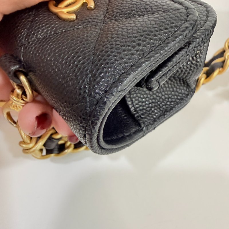 CHANEL  -  黑色金釦菱格粒紋牛皮吊飾長盒子-30