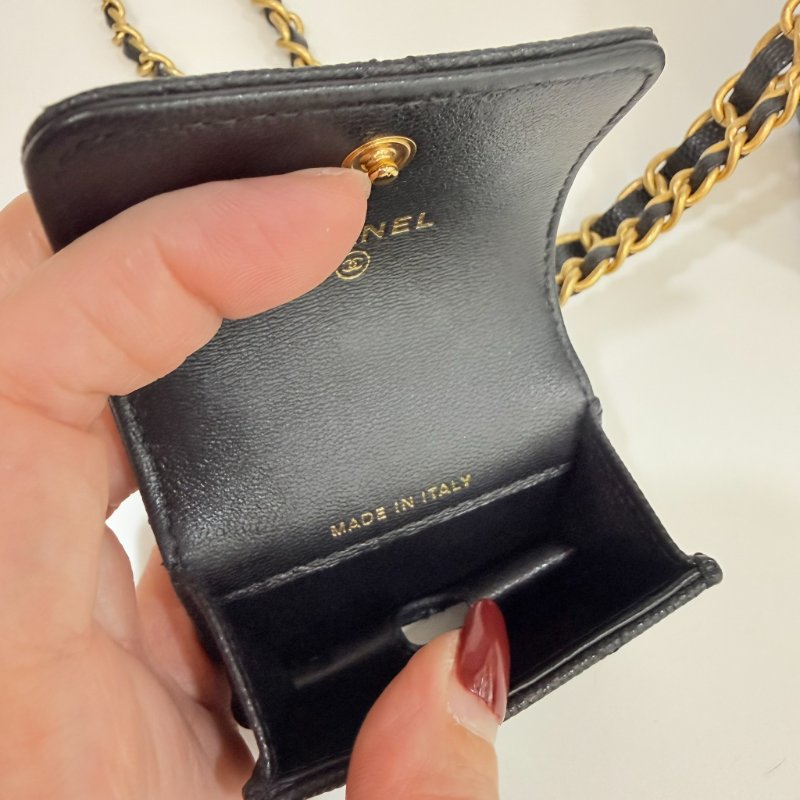 CHANEL  -  黑色金釦菱格粒紋牛皮吊飾長盒子-31