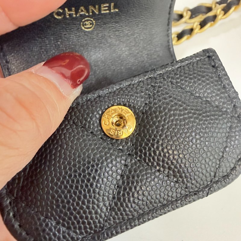 CHANEL  -  黑色金釦菱格粒紋牛皮吊飾長盒子-32