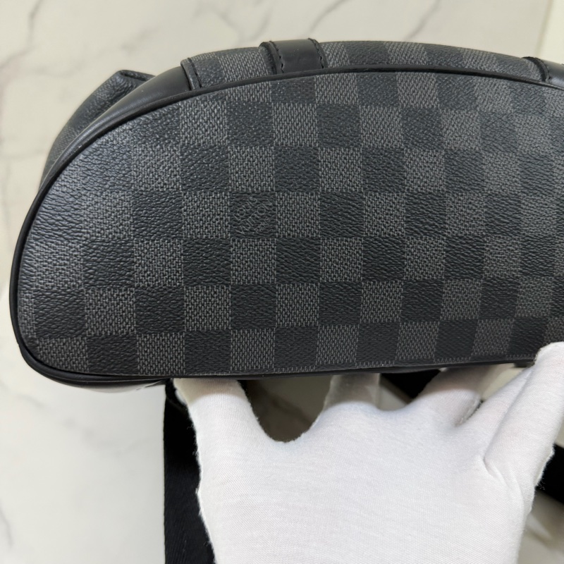 LV棋盤格後背包-7