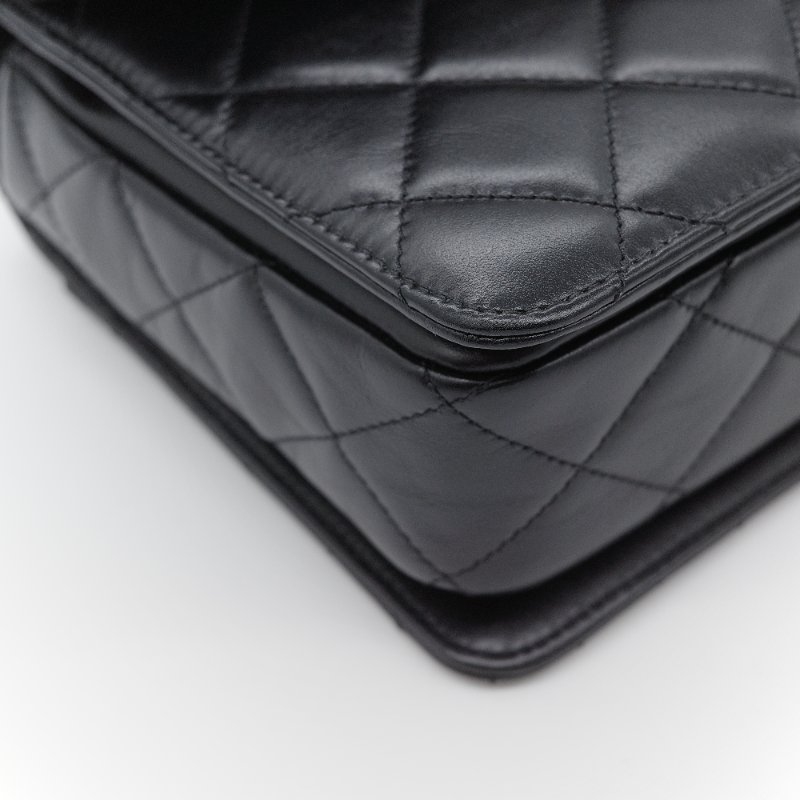 （大全配♥️精選推薦）Chanel 香奈兒 經典菱格紋 鏤空字母手柄 黑色 小牛皮  翻蓋包 肩背包 口蓋包-13