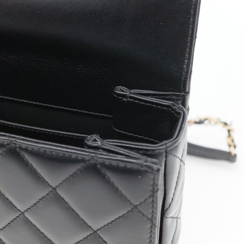 （大全配♥️精選推薦）Chanel 香奈兒 經典菱格紋 鏤空字母手柄 黑色 小牛皮  翻蓋包 肩背包 口蓋包-16