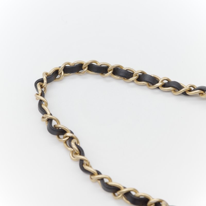 （大全配♥️精選推薦）Chanel 香奈兒 經典菱格紋 鏤空字母手柄 黑色 小牛皮  翻蓋包 肩背包 口蓋包-21