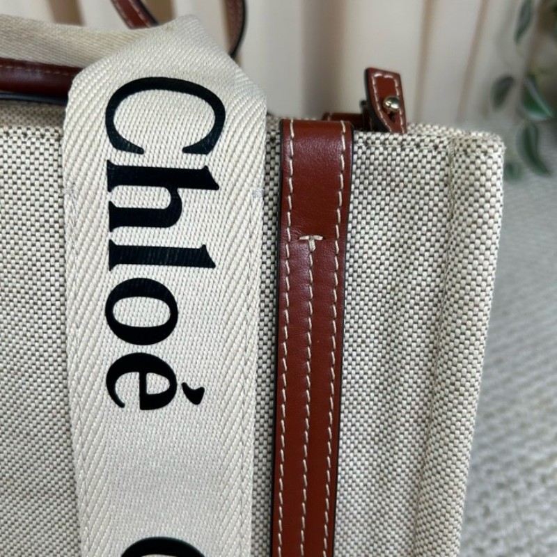 Chloe蔻依 Woody托特包 米白帆布拼棕色皮 經典logo織帶 有肩帶 可單肩可斜挎可手提 容量合適 日常通勤、逛街都很實用 百搭不挑衣服-12