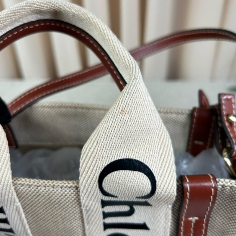 Chloe蔻依 Woody托特包 米白帆布拼棕色皮 經典logo織帶 有肩帶 可單肩可斜挎可手提 容量合適 日常通勤、逛街都很實用 百搭不挑衣服-18
