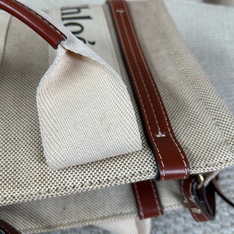 Chloe蔻依 Woody托特包 米白帆布拼棕色皮 經典logo織帶 有肩帶 可單肩可斜挎可手提 容量合適 日常通勤、逛街都很實用 百搭不挑衣服-22