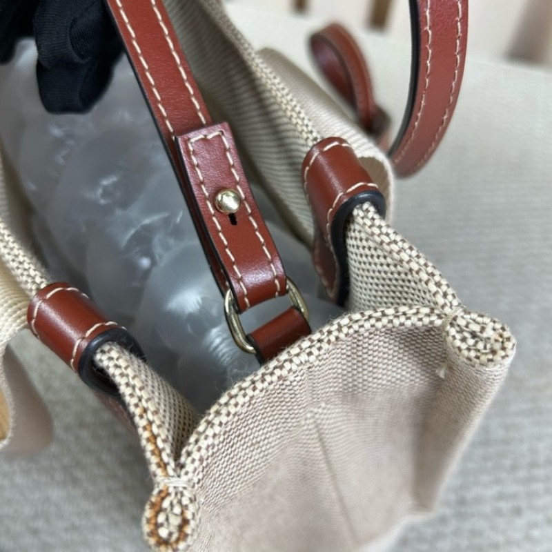 Chloe蔻依 Woody托特包 米白帆布拼棕色皮 經典logo織帶 有肩帶 可單肩可斜挎可手提 容量合適 日常通勤、逛街都很實用 百搭不挑衣服-23