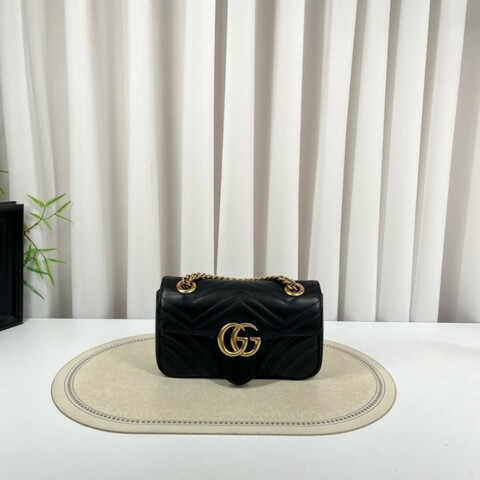 zzz GUCCI古馳 馬蒙22單肩斜挎包 古金色的經典雙G標誌 整體飽滿又精緻 出門輕便又百搭