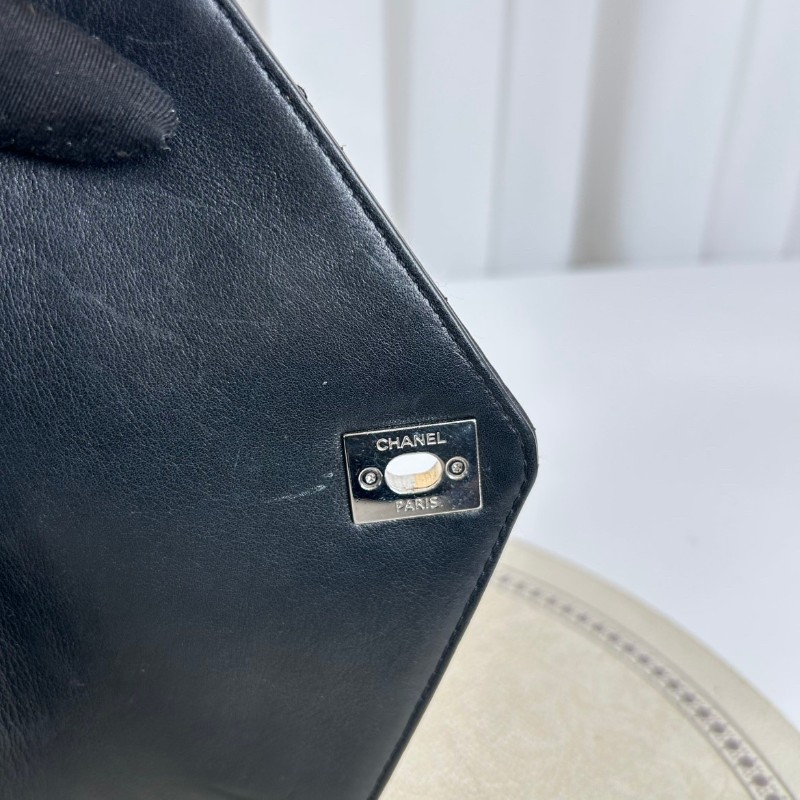 香奈兒/Chanel   27開 黑色菱格牛皮郵差包 鴛鴦扣五金鏈條 可手拎可斜挎-19