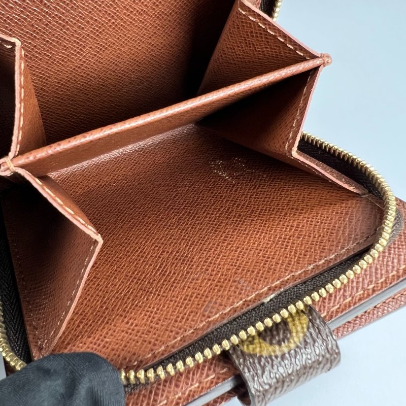 LV M61667 老花釦式短夾-8