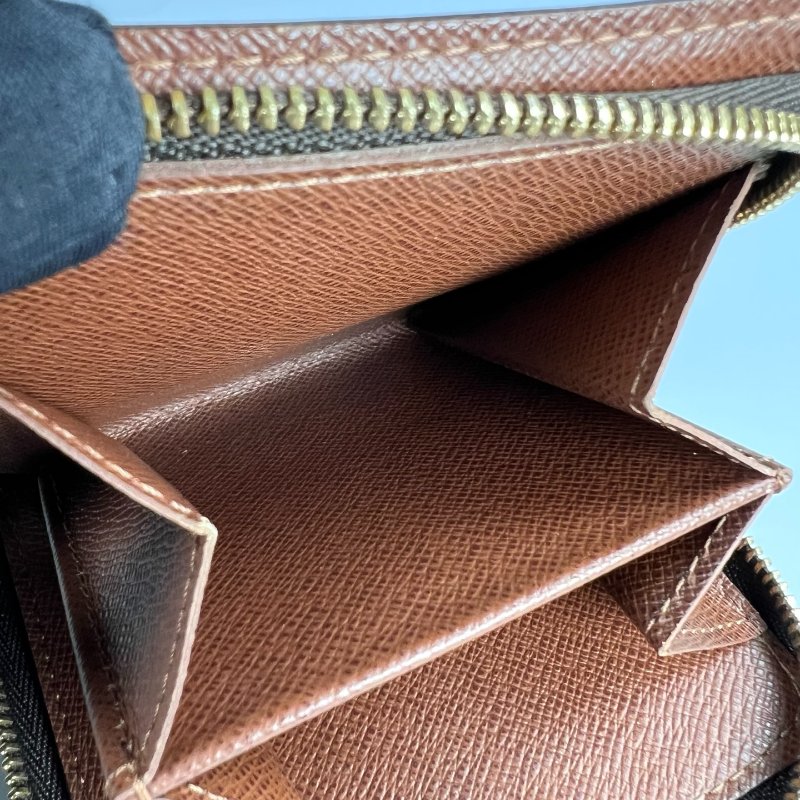 LV M61667 老花釦式短夾-9