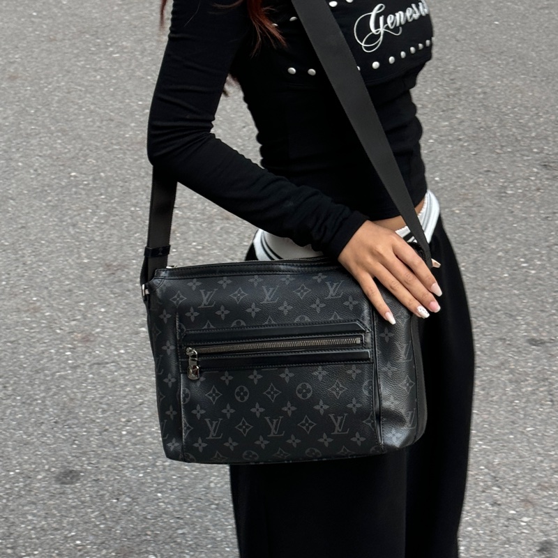 【新款黑武士🆒】 LV M44223 Odyssey 黑老花 斜背包（專櫃94,800）-0