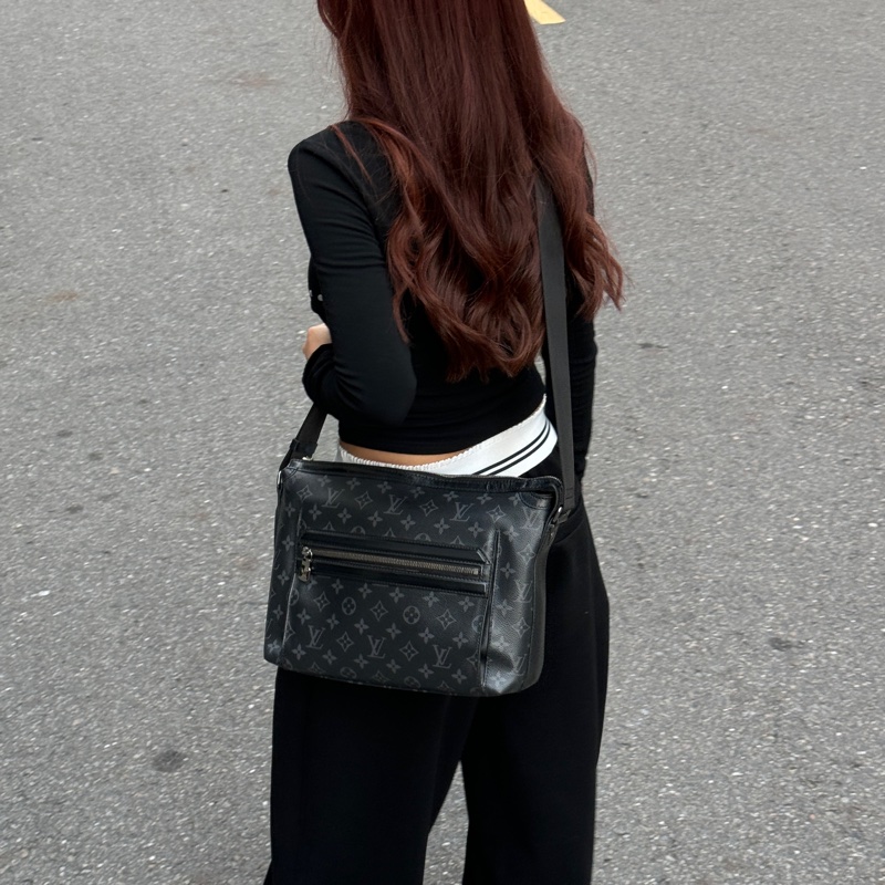 【新款黑武士🆒】 LV M44223 Odyssey 黑老花 斜背包（專櫃94,800）-25