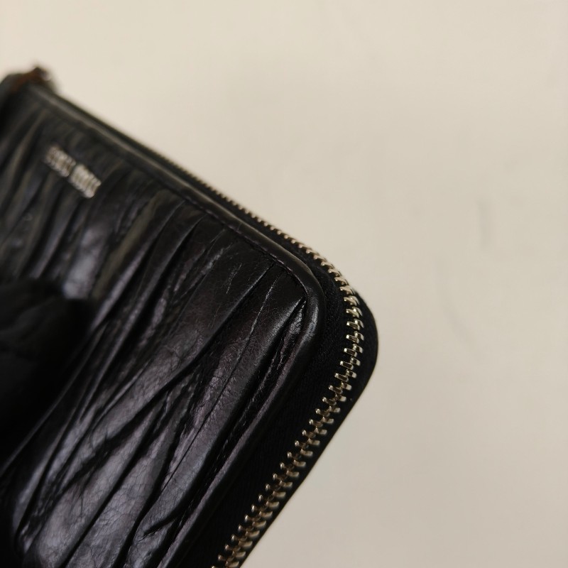 【🐴馬上下單最優惠】🧧限時降價至2/11（原$8800）㊣✨MIU MIU✨繆繆（附盒子）黑色 皺摺 羊皮 經典 L型 拉鍊 長夾 皮夾 錢包/二手皮夾/二手精品/保證正品🌳二手樹屋🌳-16