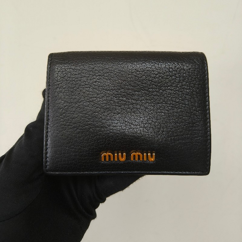 【🐴馬上下單最優惠】🧧限時降價至2/11（原$7800）【8成新】✨MIU MIU✨繆繆（附盒子）黑色 拼色 釘釦 短夾 皮夾 錢包/二手皮夾/二手精品/保證正品🌳二手樹屋🌳-2
