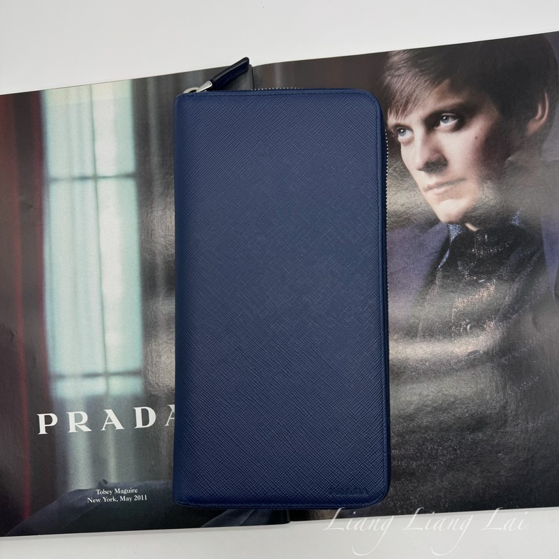 PRADA 經典Saffiano皮革商務型拉鍊深藍色長夾-0