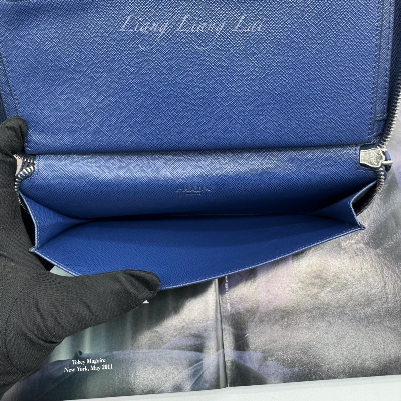 PRADA 經典Saffiano皮革商務型拉鍊深藍色長夾-7