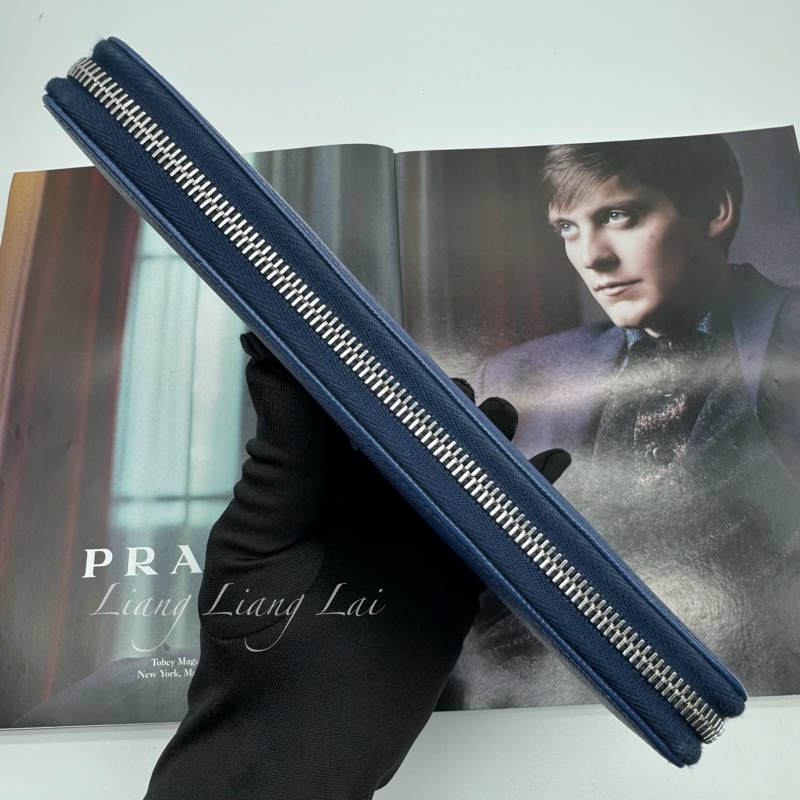 PRADA 經典Saffiano皮革商務型拉鍊深藍色長夾-19
