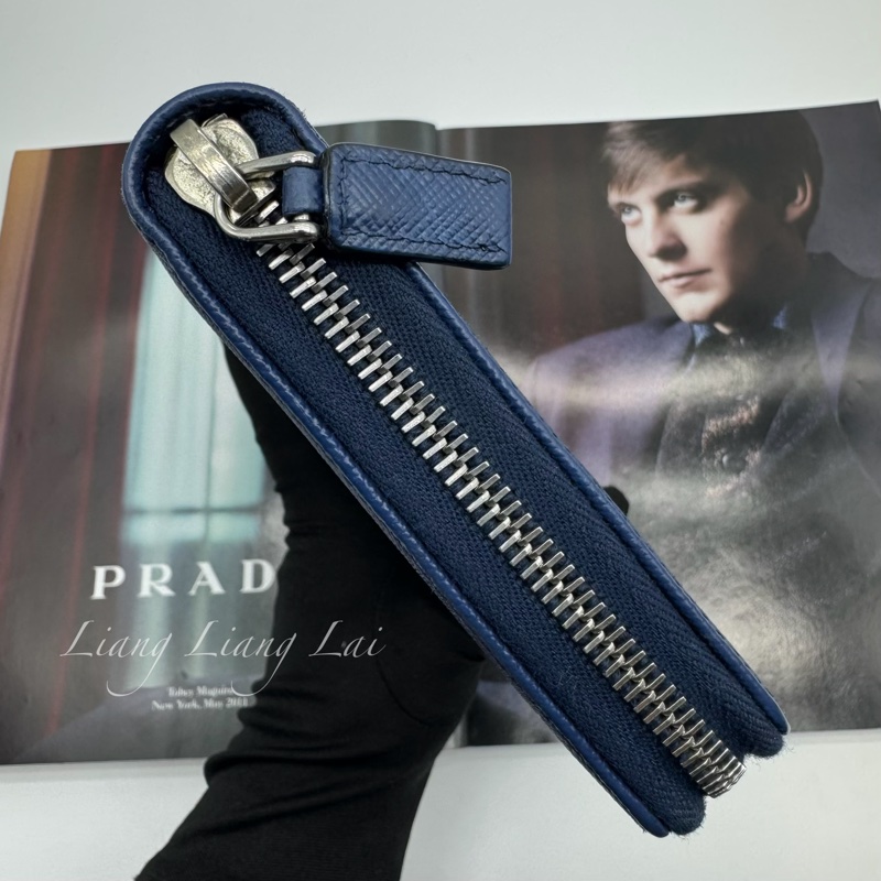 PRADA 經典Saffiano皮革商務型拉鍊深藍色長夾-21