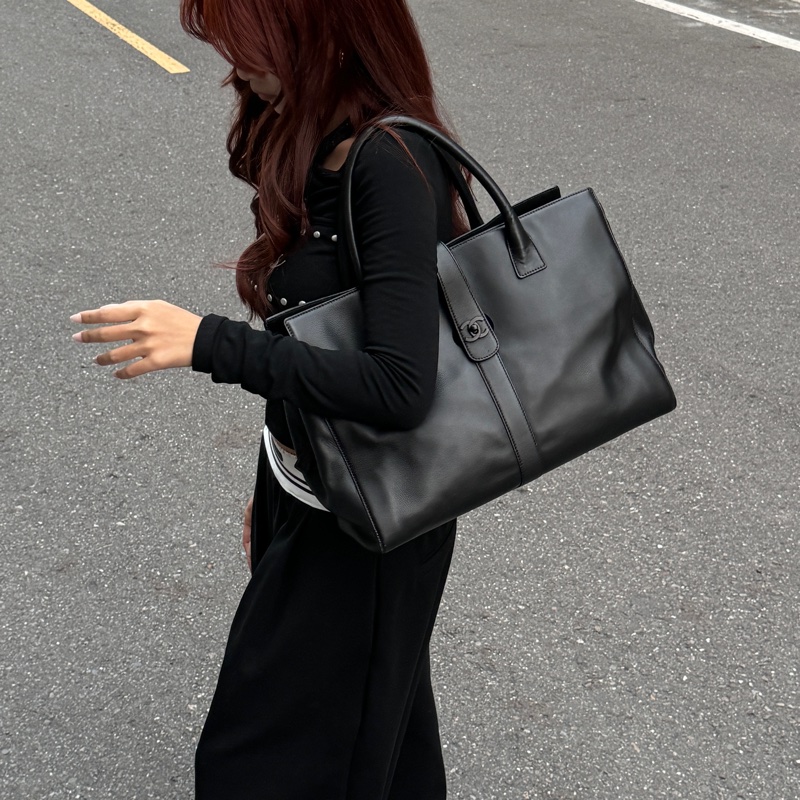 【極新🎁 超稀有】 Chanel “so black” 全黑黑武士 羊皮肩背包（專櫃27.6萬）-19