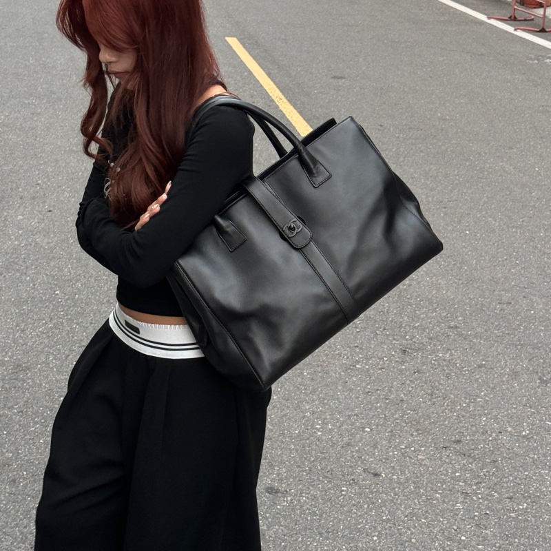 【極新🎁 超稀有】 Chanel “so black” 全黑黑武士 羊皮肩背包（專櫃27.6萬）-24