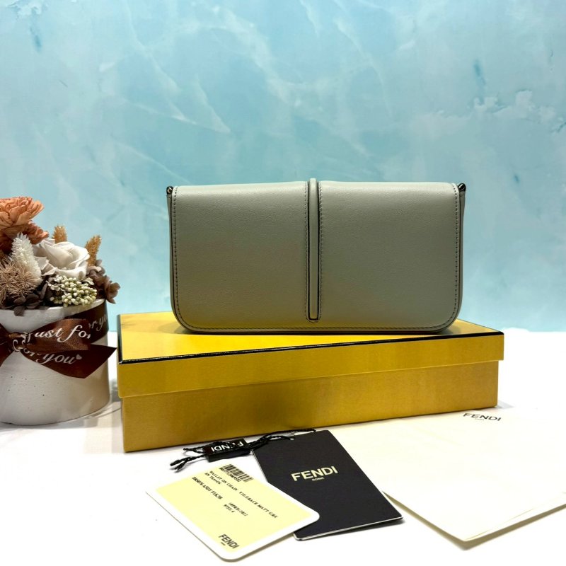 FENDI 全新二合一woc鏈帶包-1