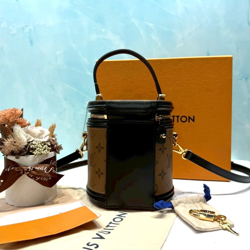 LV CANNES圓桶包-1