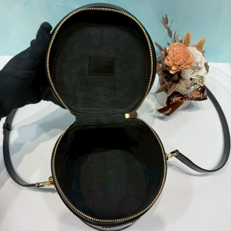 LV CANNES圓桶包-4