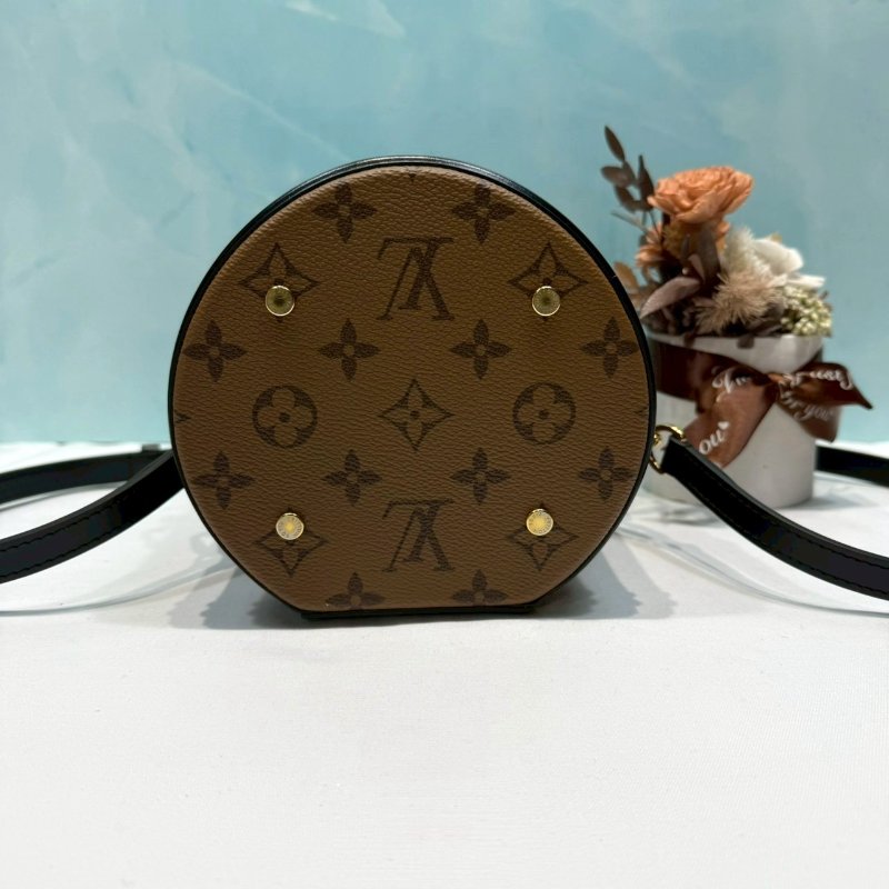 LV CANNES圓桶包-5