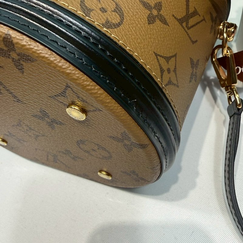 LV CANNES圓桶包-6