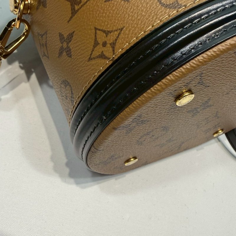 LV CANNES圓桶包-7